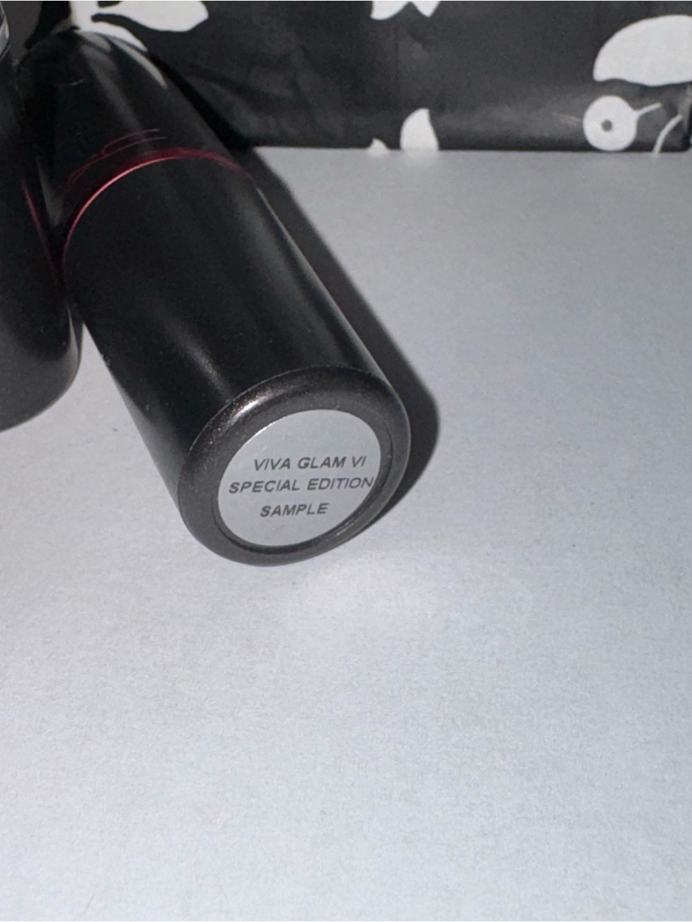 MAC Viva Glam V1 Special Edition Lipstick-Rare - Picture 3 of 3